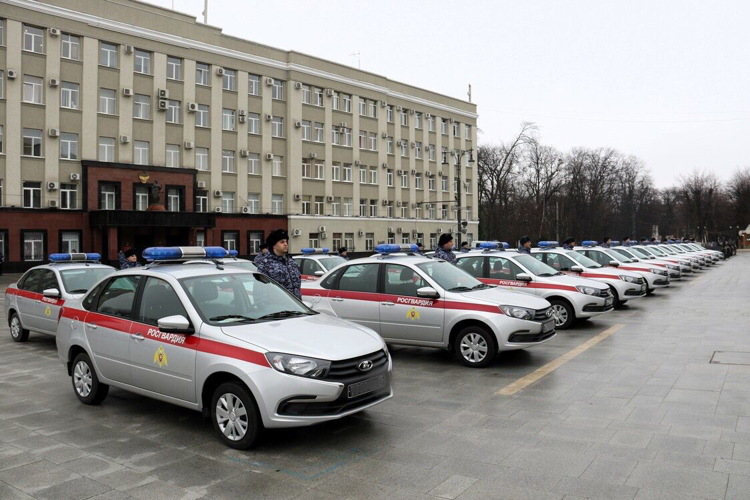 ВО ВЛАДИКАВКАЗЕ РОСГВАРДЕЙЦАМ ВРУЧИЛИ КЛЮЧИ ОТ НОВЫХ СЛУЖЕБНЫХ АВТОМОБИЛЕЙ