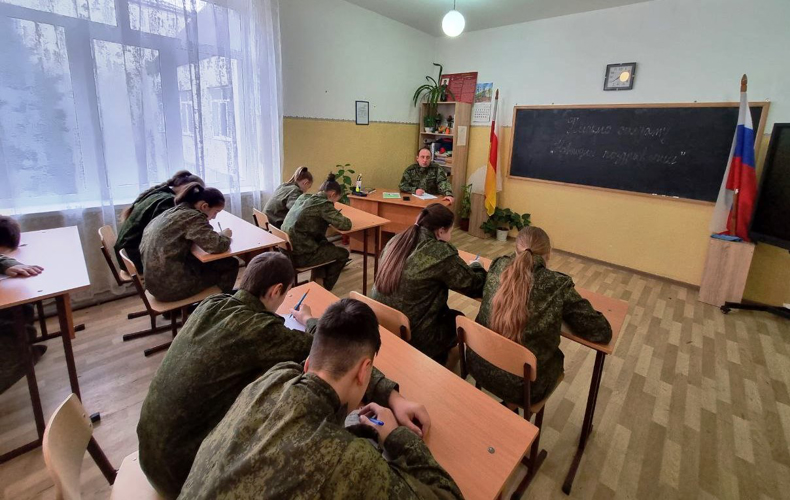 ШКОЛЬНИКИ ВЛАДИКАВКАЗА ПОЗДРАВИЛИ БОЙЦОВ РОСГВАРДИИ С НАСТУПАЮЩИМ НОВЫМ ГОДОМ