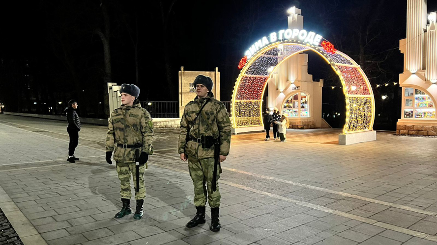 В СЕВЕРНОЙ ОСЕТИИ РОСГВАРДИЯ ПРИНЯЛА УЧАСТИЕ В ОБЕСПЕЧЕНИИ ПРАВОПОРЯДКА И ОБЩЕСТВЕННОЙ БЕЗОПАСНОСТИ В НОВОГОДНЮЮ НОЧЬ