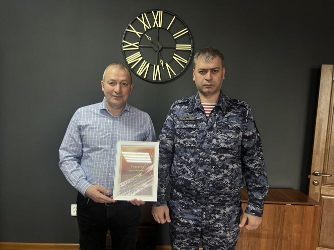 В СЕВЕРНОЙ ОСЕТИИ РОСГВАРДЕЙЦЫ ПОЗДРАВИЛИ С ДНЕМ РОССИЙСКОЙ ПЕЧАТИ  ПРЕДСТАВИТЕЛЕЙ РЕГИОНАЛЬНЫХ СМИ