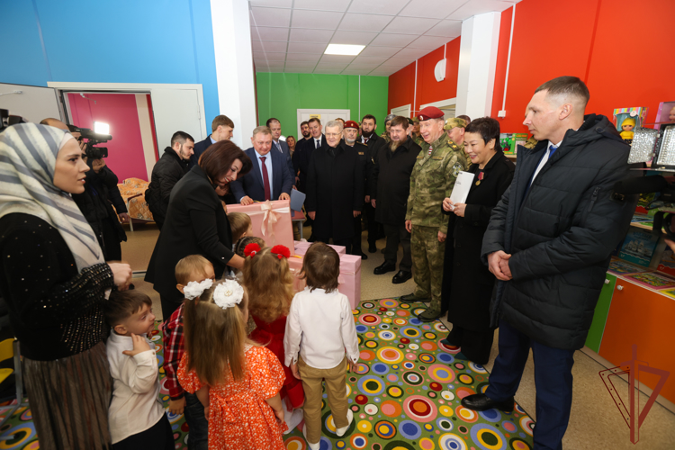 ГЕНЕРАЛ АРМИИ ВИКТОР ЗОЛОТОВ ВРУЧИЛ ОРДЕН ЖУКОВА СЕВЕРО-КАВКАЗСКОМУ ОКРУГУ РОСГВАРДИИ