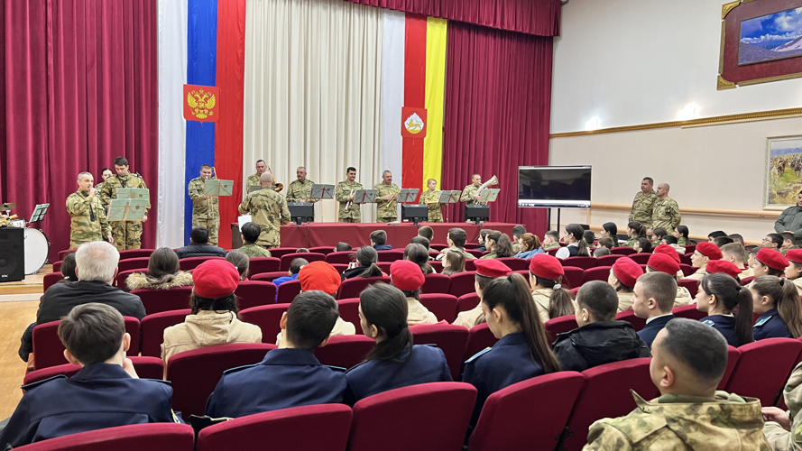 ВО ВЛАДИКАВКАЗСКОМ СОЕДИНЕНИИ РОСГВАРДИИ ПРОШЕЛ ДЕНЬ ОТКРЫТЫХ ДВЕРЕЙ