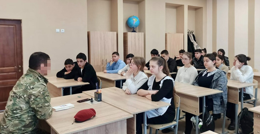 РОСГВАРДЕЙЦЫ СЕВЕРНОЙ ОСЕТИИ ПРОДОЛЖАЮТ ПРОВОДИТЬ ВСТРЕЧИ С МОЛОДЕЖЬЮ РЕГИОНА