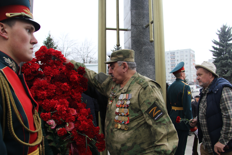 РОСГВАРДЕЙЦЫ СЕВЕРНОЙ ОСЕТИИ ПОЧТИЛИ ПАМЯТЬ ВОИНОВ-ИНТЕРНАЦИОНАЛИСТОВ
