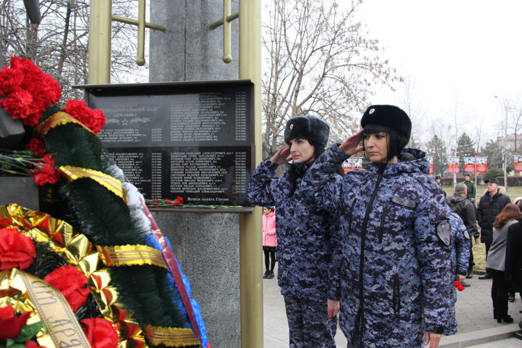 РОСГВАРДЕЙЦЫ СЕВЕРНОЙ ОСЕТИИ ПОЧТИЛИ ПАМЯТЬ ВОИНОВ-ИНТЕРНАЦИОНАЛИСТОВ