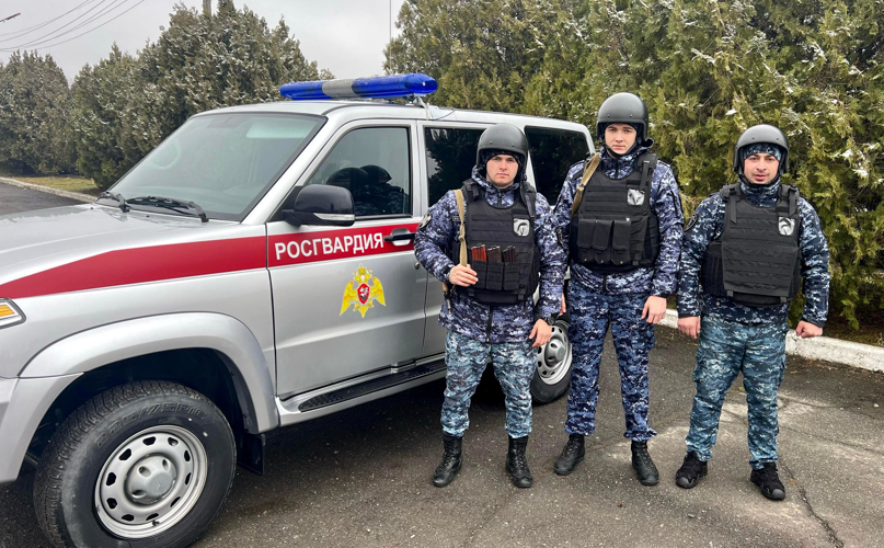 СОТРУДНИКИ РОСГВАРДИИ ОКАЗАЛИ ПОМОЩЬ ПОСТРАДАВШЕМУ В ДТП ГРАЖДАНИНУ