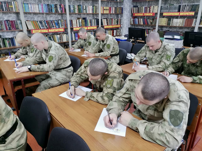 ВОЕННОСЛУЖАЩИЕ ВЛАДИКАВКАЗСКОГО СОЕДИНЕНИЯ РОСГВАРДИИ ПОЗДРАВИЛИ КОЛЛЕГ-ЖЕНЩИН С НАСТУПАЮЩИМ 8 МАРТА