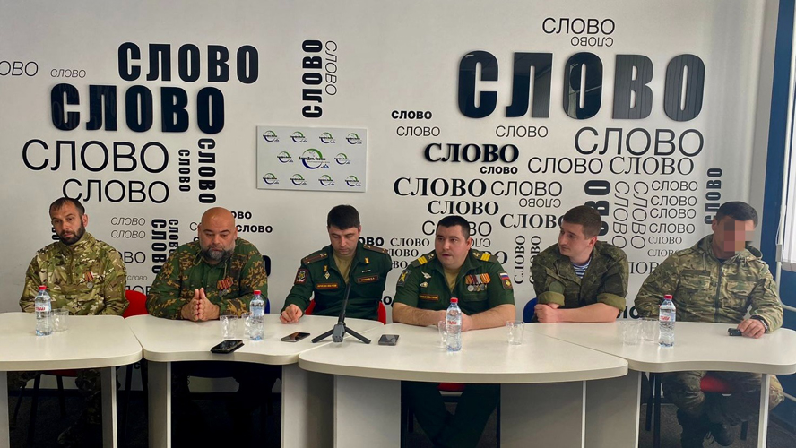 РОСГВАРДЕЕЦ ПРИНЯЛ УЧАСТИЕ В ПРЕСС-КОНФЕРЕНЦИИ ВЕТЕРАНОВ СВО