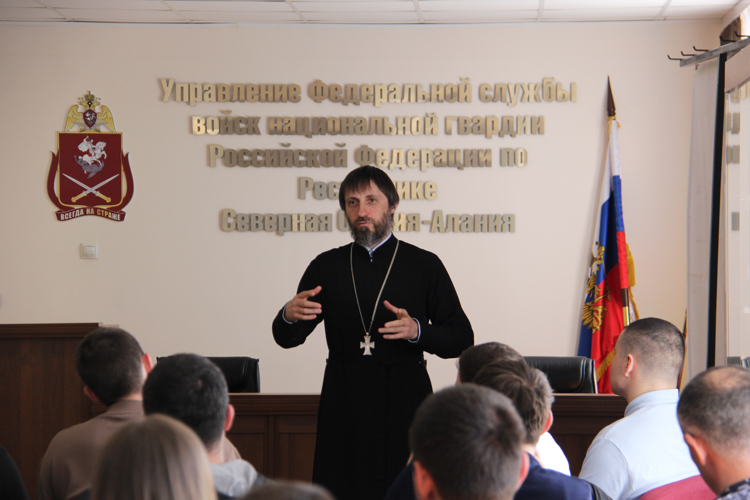 В УПРАВЛЕНИИ РОСГВАРДИИ ПО РЕСПУБЛИКЕ СЕВЕРНАЯ ОСЕТИЯ-АЛАНИЯ СОСТОЯЛСЯ КРУГЛЫЙ СТОЛ С ПРЕДСТАВИТЕЛЕМ ДУХОВЕНСТВА