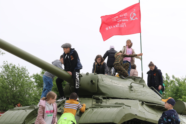 В СЕВЕРНОЙ ОСЕТИИ РОСГВАРДЕЙЦЫ ПРОВЕЛИ ДЛЯ ДЕТЕЙ ТУР ПО ИСТОРИЧЕСКИМ ПАМЯТНИКАМ РЕСПУБЛИКИ
