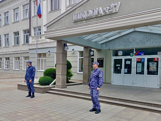 СОТРУДНИКИ РОСГВАРДИИ ОБЕСПЕЧИЛИ ПРАВОПОРЯДОК НА ПРАЗДНИКЕ ПОСЛЕДНЕГО ЗВОНКА В СЕВЕРНОЙ ОСЕТИИ