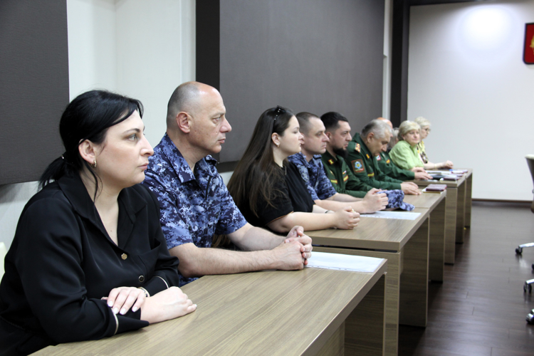 В СЕВЕРНОЙ ОСЕТИИ СЕМЬЯМ ВОЕННОСЛУЖАЩИХ РОСГВАРДИИ И МИНОБОРОНЫ ПЕРЕДАЛИ ГОСНАГРАДЫ 