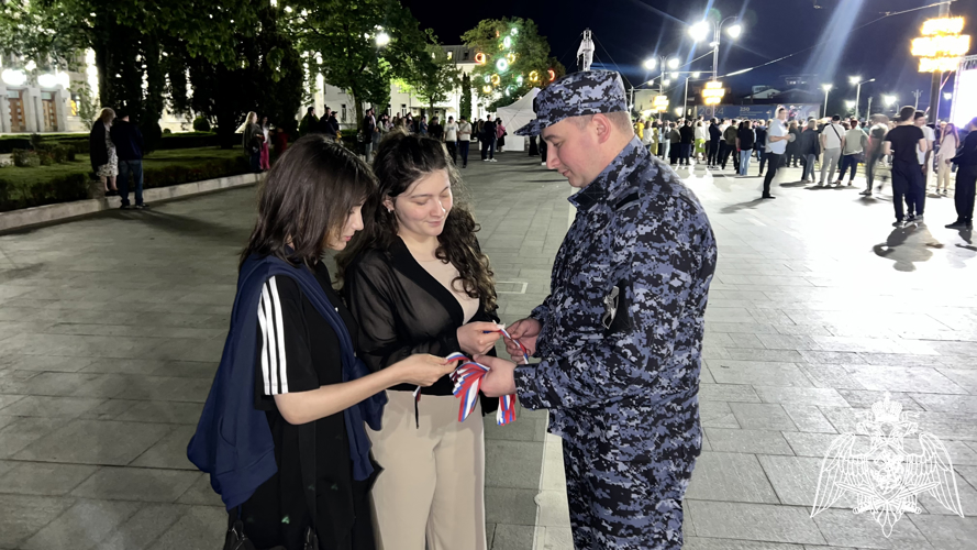 АКЦИЮ «РОССИЙСКИЙ ТРИКОЛОР» ПОДДЕРЖАЛИ РОСГВАРДЕЙЦЫ ВО ВЛАДИКАВКАЗЕ