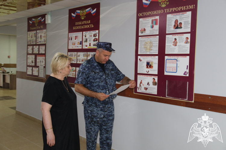 В СЕВЕРНОЙ ОСЕТИИ РОСГВАРДЕЙЦЫ ПРОВЕРИЛИ ГОТОВНОСТЬ ОБРАЗОВАТЕЛЬНЫХ УЧРЕЖДЕНИЙ К НОВОМУ УЧЕБНОМУ ГОДУ И ПРЕДСТОЯЩИМ ВЫБОРАМ