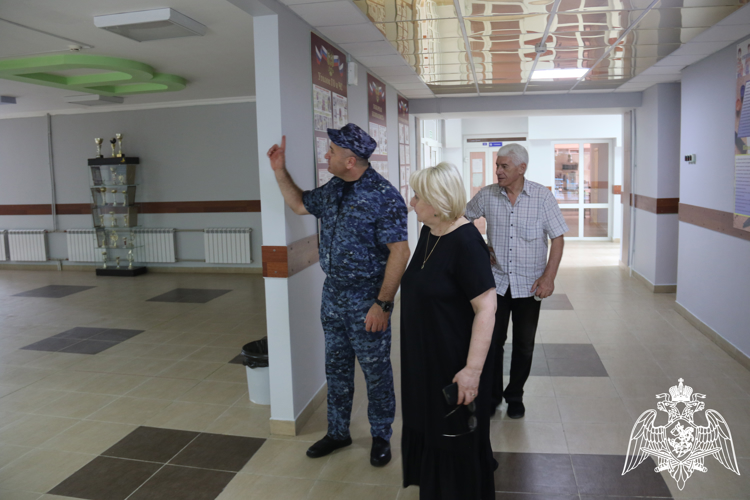 В СЕВЕРНОЙ ОСЕТИИ РОСГВАРДЕЙЦЫ ПРОВЕРИЛИ ГОТОВНОСТЬ ОБРАЗОВАТЕЛЬНЫХ УЧРЕЖДЕНИЙ К НОВОМУ УЧЕБНОМУ ГОДУ И ПРЕДСТОЯЩИМ ВЫБОРАМ