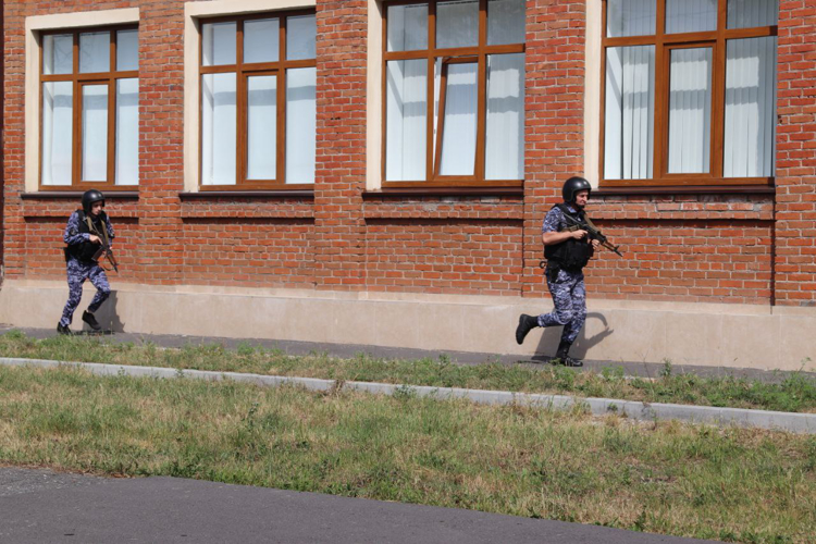 ВО ВЛАДИКАВКАЗЕ РОСГВАРДЕЙЦЫ ПРИНЯЛИ УЧАСТИЕ ВО ВСЕРОССИЙСКИХ АНТИТЕРРОСТИЧЕСКИХ УЧЕНИЯХ