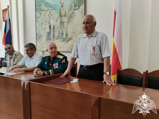ВО ВЛАДИКАВКАЗЕ ВЕТЕРАН ВОЙСК ПРАВОПОРЯДКА НАГРАЖДЕН ВЕДОМСТЕННОЙ МЕДАЛЬЮ «ЗА СОДЕЙСТВИЕ»