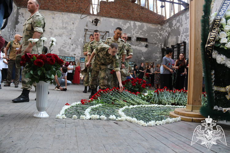 В СЕВЕРНОЙ ОСЕТИИ РОСГВАРДЕЙЦЫ ПОЧТИЛИ ПАМЯТЬ ПОГИБШИХ ПРИ ТЕРАКТЕ В БЕСЛАНЕ