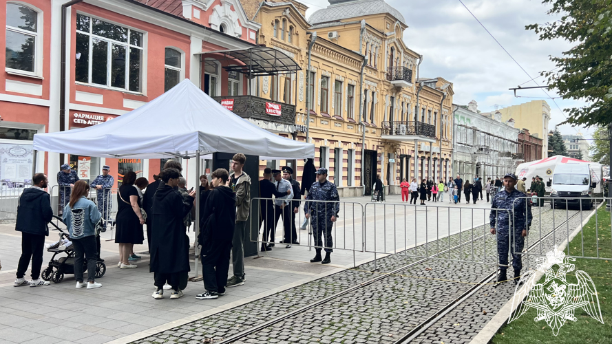 РОСГВАРДИЯ ПРИНЯЛА УЧАСТИЕ В ОБЕСПЕЧЕНИИ ПРАВОПОРЯДКА ВО ВРЕМЯ ПРАЗДНОВАНИЯ 240-ЛЕТИЯ ОБРАЗОВАНИЯ ВЛАДИКАВКАЗА 
