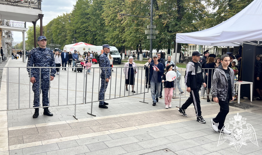 РОСГВАРДИЯ ПРИНЯЛА УЧАСТИЕ В ОБЕСПЕЧЕНИИ ПРАВОПОРЯДКА ВО ВРЕМЯ ПРАЗДНОВАНИЯ 240-ЛЕТИЯ ОБРАЗОВАНИЯ ВЛАДИКАВКАЗА 