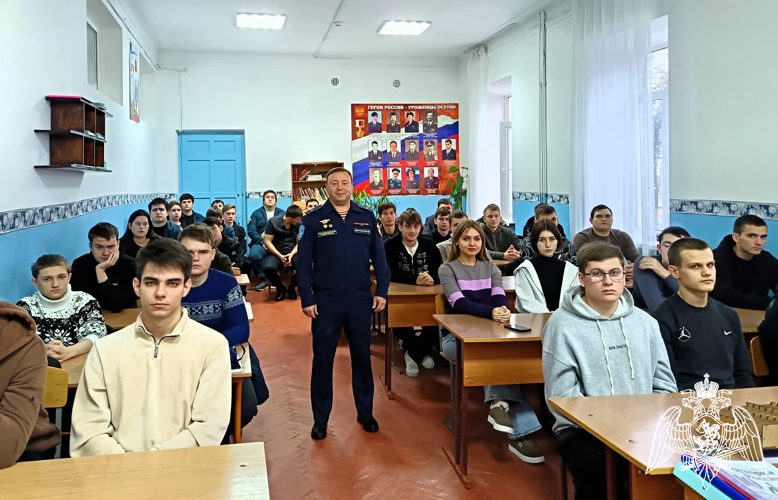 ВОЕННОСЛУЖАЩИЕ МОЗДОКСКОГО АВИАЦИОННОГО ПОЛКА РОСГВАРДИИ ПРОВЕЛИ МЕРОПРИЯТИЯ, ПОСВЯЩЕННЫЕ ДНЮ НЕИЗВЕСТНОГО СОЛДАТА