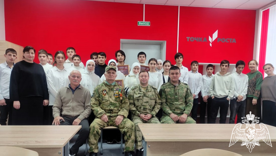 ВОЕННОСЛУЖАЩИЕ АВИАЦИОННОГО ПОЛКА РОСГВАРДИИ РАССКАЗАЛИ О СЛУЖБЕ ШКОЛЬНИКАМ МОЗДОКСКОГО РАЙОНА СЕВЕРНОЙ ОСЕТИИ