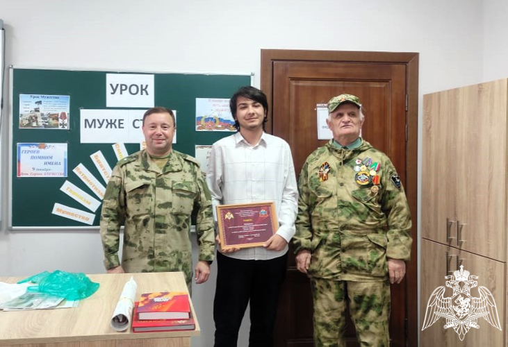 ВОЕННОСЛУЖАЩИЕ АВИАЦИОННОГО ПОЛКА РОСГВАРДИИ РАССКАЗАЛИ О СЛУЖБЕ ШКОЛЬНИКАМ МОЗДОКСКОГО РАЙОНА СЕВЕРНОЙ ОСЕТИИ