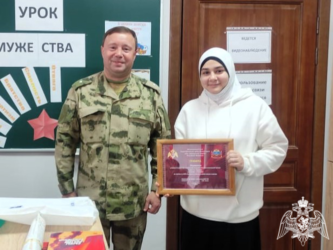 ВОЕННОСЛУЖАЩИЕ АВИАЦИОННОГО ПОЛКА РОСГВАРДИИ РАССКАЗАЛИ О СЛУЖБЕ ШКОЛЬНИКАМ МОЗДОКСКОГО РАЙОНА СЕВЕРНОЙ ОСЕТИИ