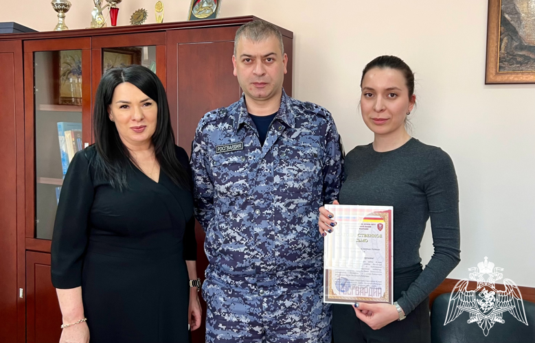 В СЕВЕРНОЙ ОСЕТИИ РОСГВАРДЕЙЦЫ ПОЗДРАВИЛИ С ДНЕМ РОССИЙСКОЙ ПЕЧАТИ ЖУРНАЛИСТОВ РЕГИОНАЛЬНЫХ СМИ