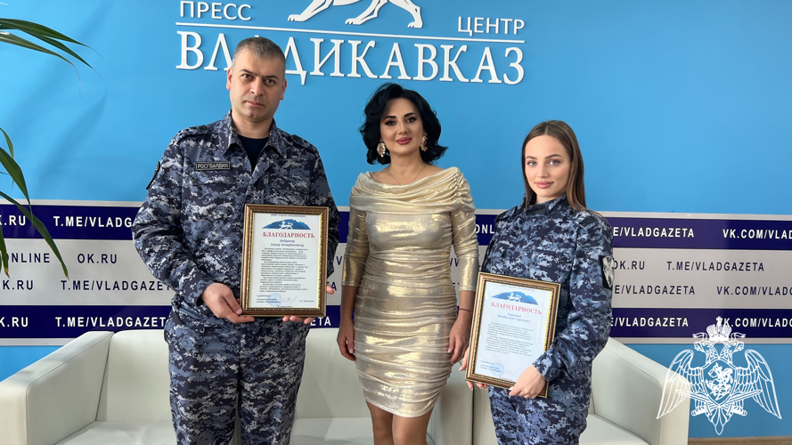 ЖУРНАЛИСТЫ ПОЗДРАВИЛИ СОТРУДНИКОВ РОСГВАРДИИ В СЕВЕРНОЙ ОСЕТИИ С ЮБИЛЕЕМ СОЗДАНИЯ ПОДРАЗДЕЛЕНИЙ ПО ВЗАИМОДЕЙСТВИЮ СО СМИ