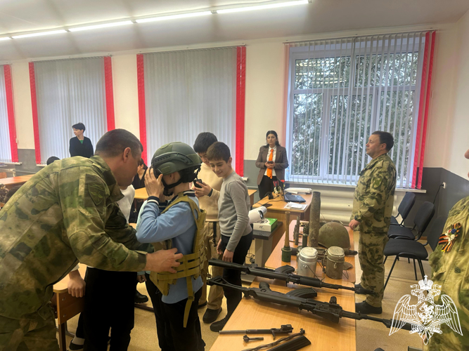 РОСГВАРДЕЙЦЫ СЕВЕРНОЙ ОСЕТИИ ПОЧТИЛИ ПАМЯТЬ ВОИНОВ-ИНТЕРНАЦИОНАЛИСТОВ