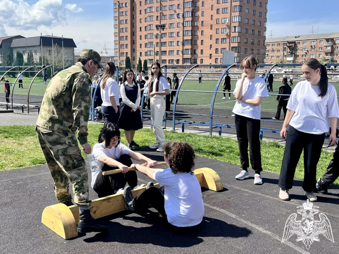 РОСГВАРДЕЙЦЫ ПРОВЕЛИ ТЕМАТИЧЕСКОЕ  МЕРОПРИЯТИЕ ДЛЯ ШКОЛЬНИКОВ ВЛАДИКАВКАЗА