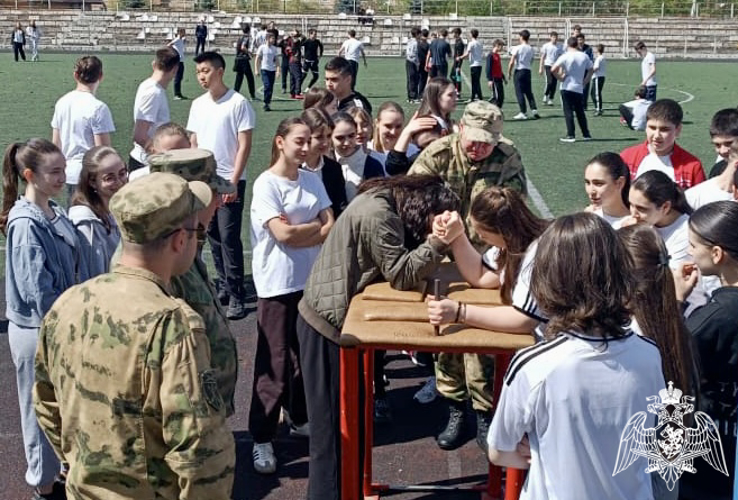 РОСГВАРДЕЙЦЫ ПРОВЕЛИ ТЕМАТИЧЕСКОЕ  МЕРОПРИЯТИЕ ДЛЯ ШКОЛЬНИКОВ ВЛАДИКАВКАЗА