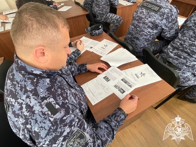 ВО ВЛАДИКАВКАЗЕ РОСГВАРДЕЙЦЫ ПОДДЕРЖАЛИ МЕЖДУНАРОДНУЮ АКЦИЮ «ДИКТАНТ ПОБЕДЫ»