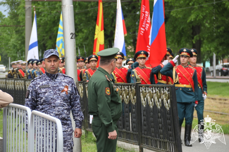РОСГВАРДЕЙЦЫ ОБЕСПЕЧИЛИ ПРАВОПОРЯДОК  ВО ВЛАДИКАВКАЗЕ В ДЕНЬ ПОБЕДЫ