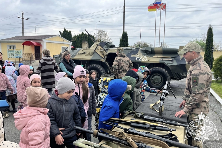 ДЕНЬ ОТКРЫТЫХ ДВЕРЕЙ ПРОВЕЛИ ВОЕННОСЛУЖАЩИЕ ВЛАДИКАВКАЗСКОГО СОЕДИНЕНИЯ РОСГВАРДИИ