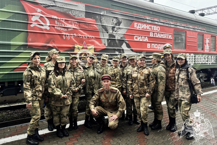 ВО ВЛАДИКАВКАЗЕ РОСГВАРДЕЙЦЫ ПОСЕТИЛИ ПЕРЕДВИЖНОЙ ПОЕЗД-МУЗЕЙ