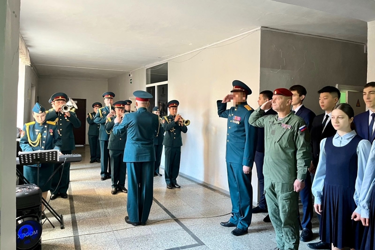 ПАМЯТЬ ПОГИБШЕГО ВОЕННОСЛУЖАЩЕГО УВЕКОВЕЧИЛИ ВО ВЛАДИКАВКАЗЕ