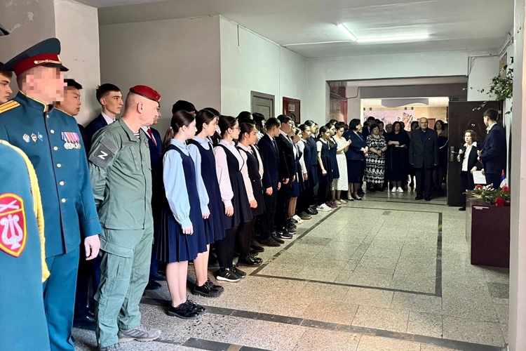 ПАМЯТЬ ПОГИБШЕГО ВОЕННОСЛУЖАЩЕГО УВЕКОВЕЧИЛИ ВО ВЛАДИКАВКАЗЕ