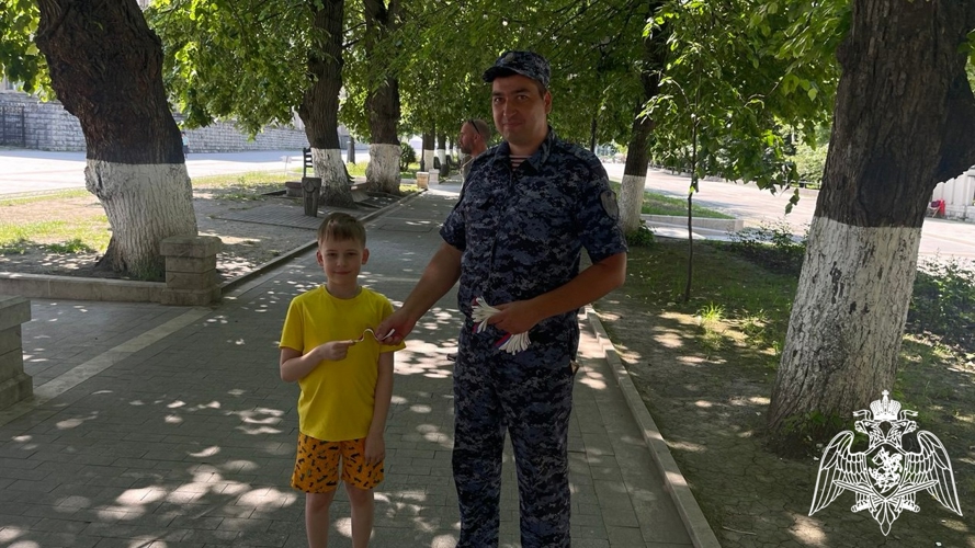 АКЦИЮ «РОССИЙСКИЙ ТРИКОЛОР» ПОДДЕРЖАЛИ РОСГВАРДЕЙЦЫ ВО ВЛАДИКАВКАЗЕ