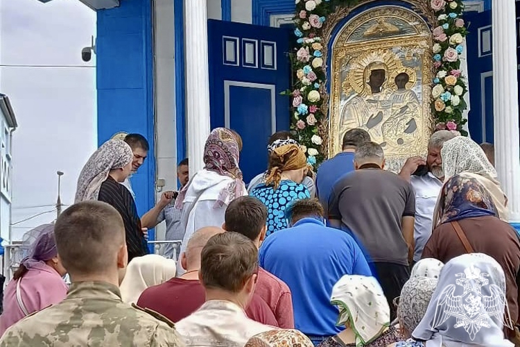 Военнослужащие моздокского авиационного полка Росгвардии приняли участие в праздничном богослужении