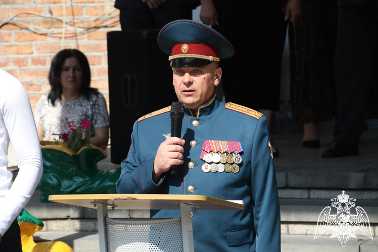 Мемориальная доска и «Парта Героя» памяти Героя России Марата Тибилова открыты в одной из школ Владикавказа