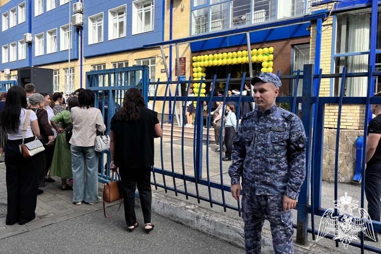 ВО ВЛАДИКАВКАЗЕ РОСГВАРДЕЙЦЫ ОБЕСПЕЧИЛИ ОХРАНУ ОБЩЕСТВЕННОГО ПОРЯДКА В ПЕРИОД ПРАЗДНОВАНИЯ ДНЯ ЗНАНИЙ