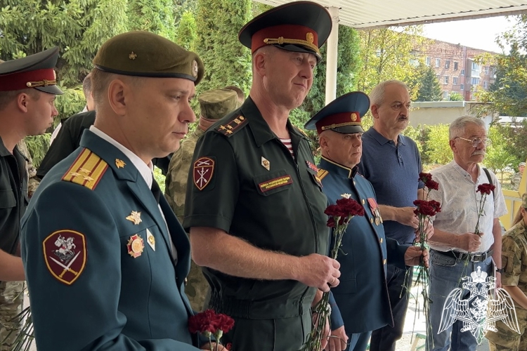 Мемориальная доска и «Парта Героя» памяти Героя России Марата Тибилова открыты в одной из школ Владикавказа