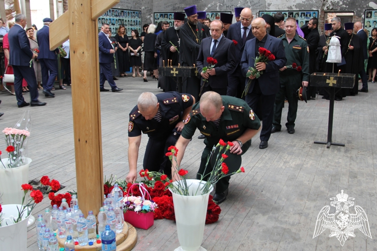 В Северной Осетии росгвардейцы почтили память жертв бесланской трагедии