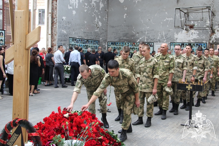 В Северной Осетии росгвардейцы почтили память жертв бесланской трагедии