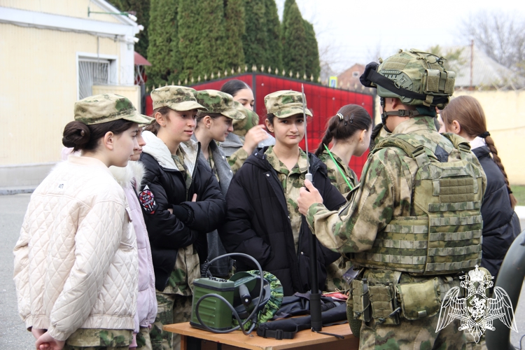 ДЕНЬ ОТКРЫТЫХ ДВЕРЕЙ ПРОВЕЛИ ВОЕННОСЛУЖАЩИЕ ВЛАДИКАВКАЗСКОГО СОЕДИНЕНИЯ РОСГВАРДИИ