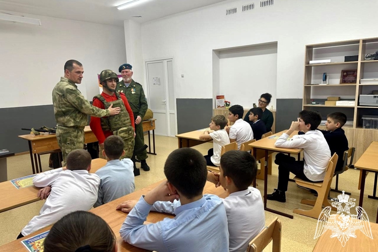 ВОЕННОСЛУЖАЩИЕ РОСГВАРДИИ ПРИНЯЛИ УЧАСТИЕ В РЕГИОНАЛЬНЫХ МЕРОПРИЯТИЯХ, ПОСВЯЩЕННЫХ ДНЮ ГЕРОЕВ ОТЕЧЕСТВА