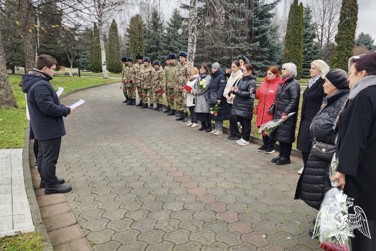 Росгвардейцы почтили память погибших во время проведения контртеррористической операции в Чечне