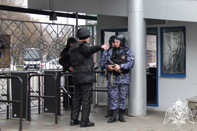ВО ВЛАДИКАВКАЗЕ ПРОШЛИ АНТИТЕРРОРИСТИЧЕСКИЕ УЧЕНИЯ ПОД РУКОВОДСТВОМ РОСГВАРДИИ